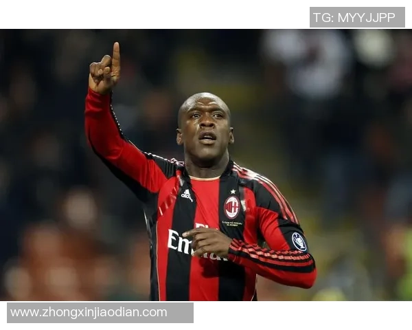 从草根到顶尖球场足球梦逐步实现成为全球球星的传奇之路