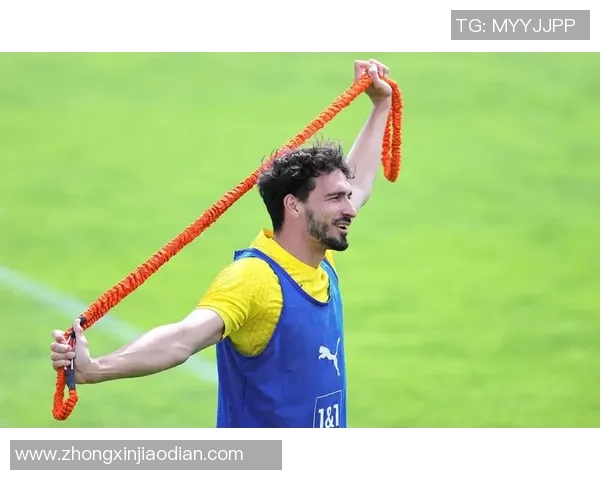 趣味观察足球球星走路方式模仿挑战揭秘