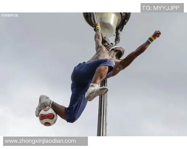 足球巨星街头秀技风采 技巧戏耍路人引爆全场热议