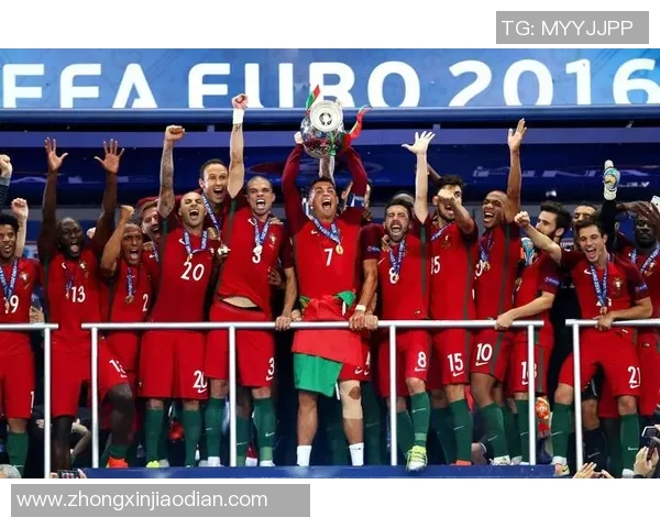 全球足球巨星聚焦：探秘顶级球员背后的传奇故事与无尽荣耀