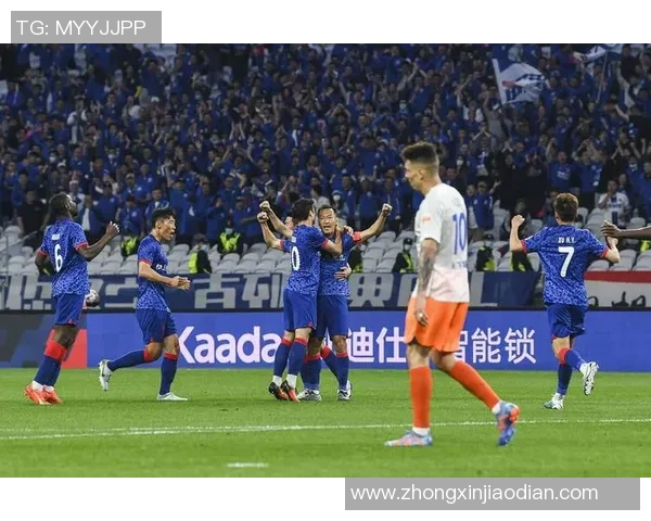 足球巨星乔装成老爷爷重返球场再展神级脚法惊呆众人